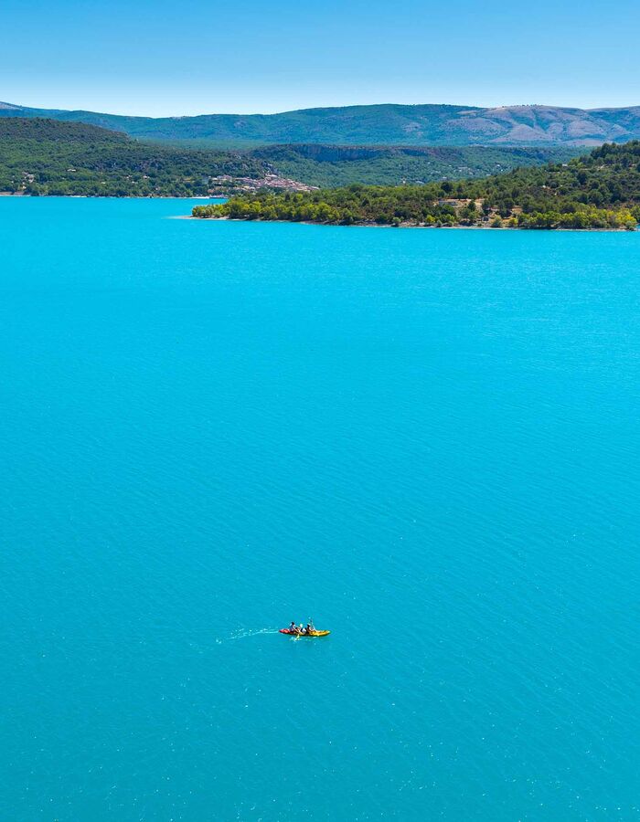 Activités nautiques sur le lac de Sainte-Croix dans le Verdon
