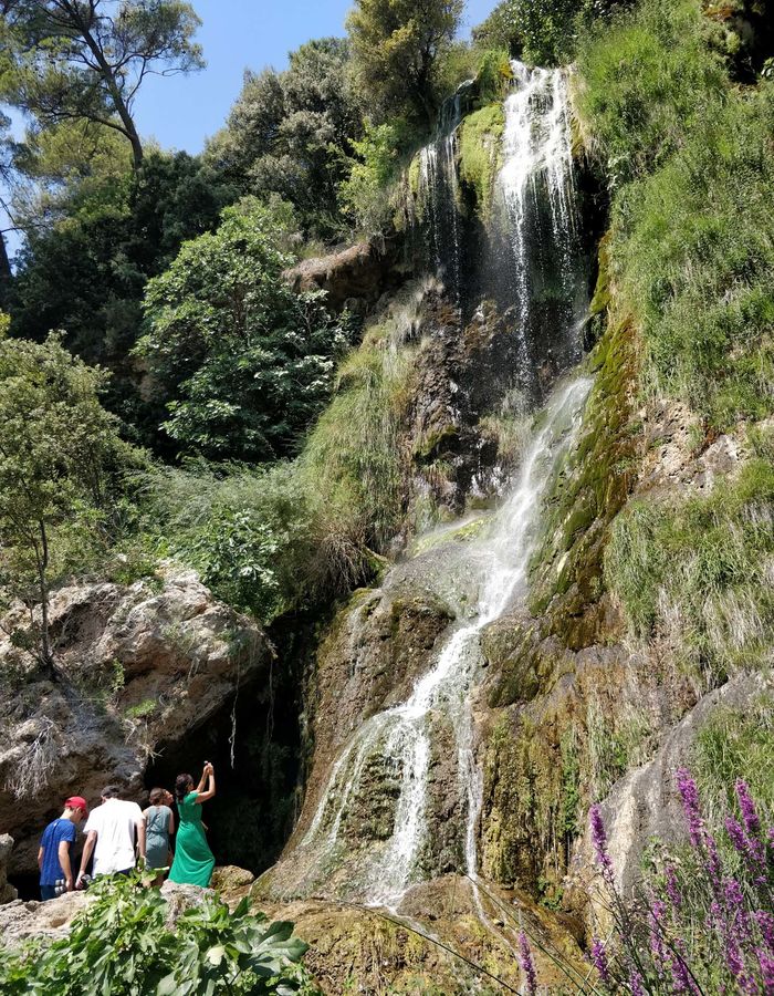 Camping Verdon, le village de Villecroze dans le Var, les fontaine, la cascade et les grottes