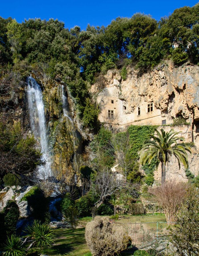 Camping Verdon, le village de Villecroze dans le Var, la cascade et le grottes