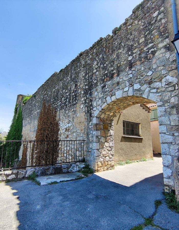 le village de Régusse dans le Var