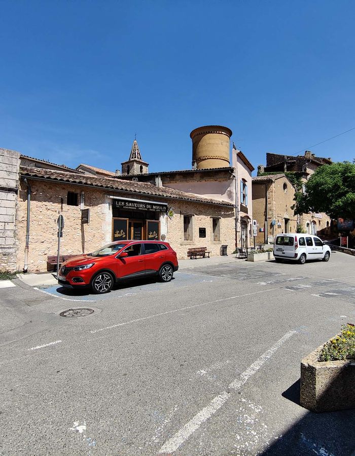 le village de Régusse dans le Var
