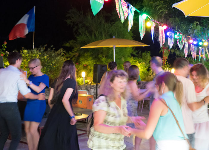 Soirée dansante au camping le Clos de Barbey à Bauduen dans le Var