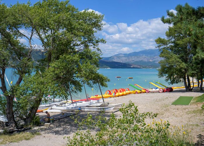 Activités nautiques sur le lac de Sainte-Croix dans le Verdon